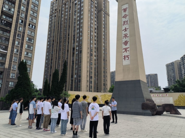 陈海峰主持.jpg